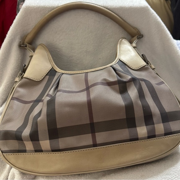 Burberry Cream and Brown Shoulder Bag with Classic‎ Plaid Design excellent cond - Picture 2 of 14
